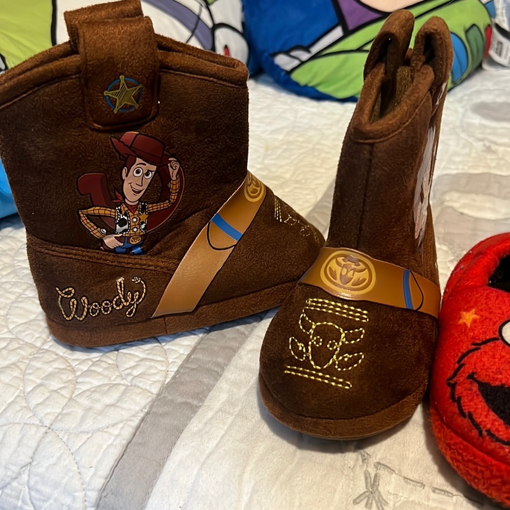 (3) Toddler slippers